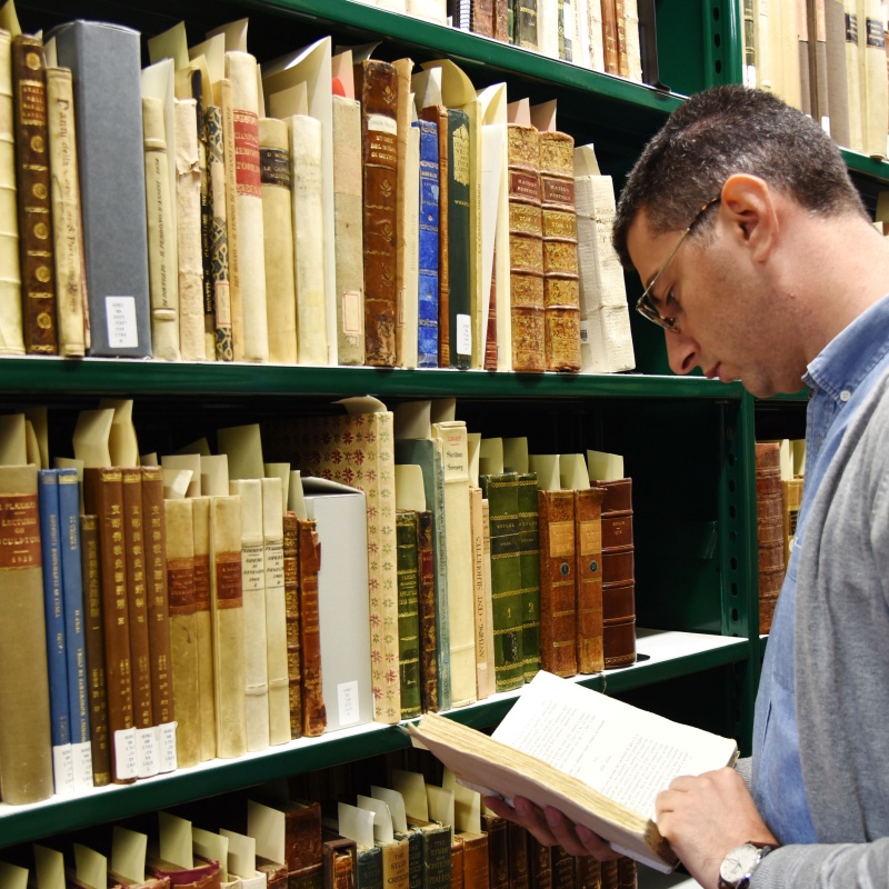 An I Tatti librarian consulting a book