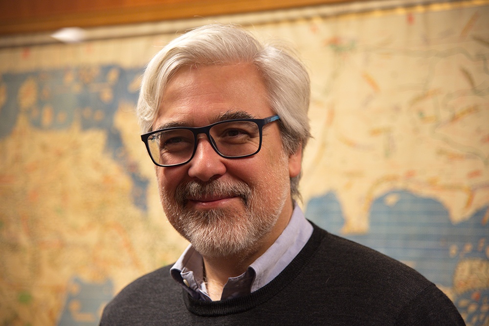 Portrait photo of professor Felipe Pereda