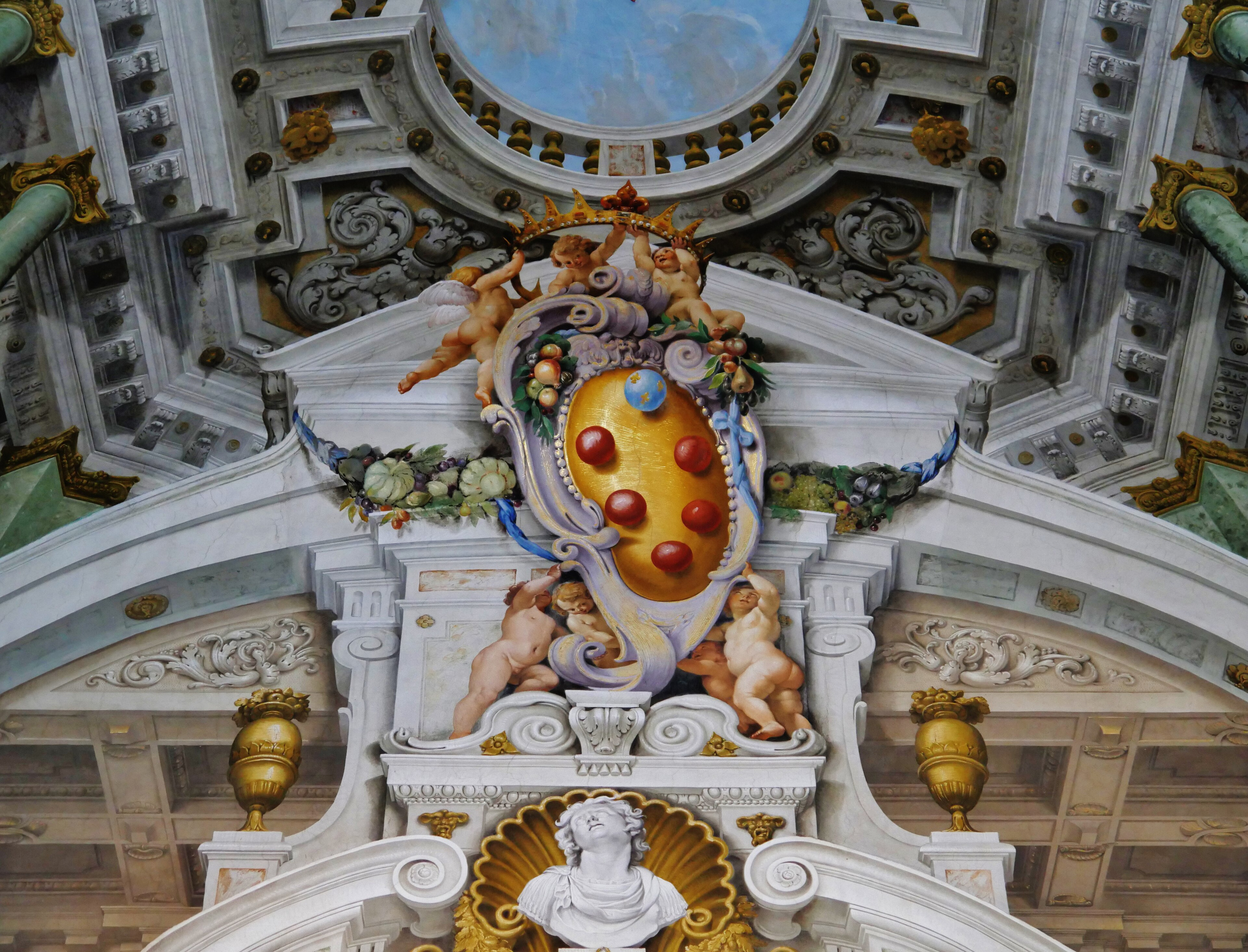 Ceiling fresco, Tesoro dei Granduchi (formerly Museo degli Argenti), Palazzo Pitti, Florence. Wikimedia Commons, CC BY-SA 4.0.