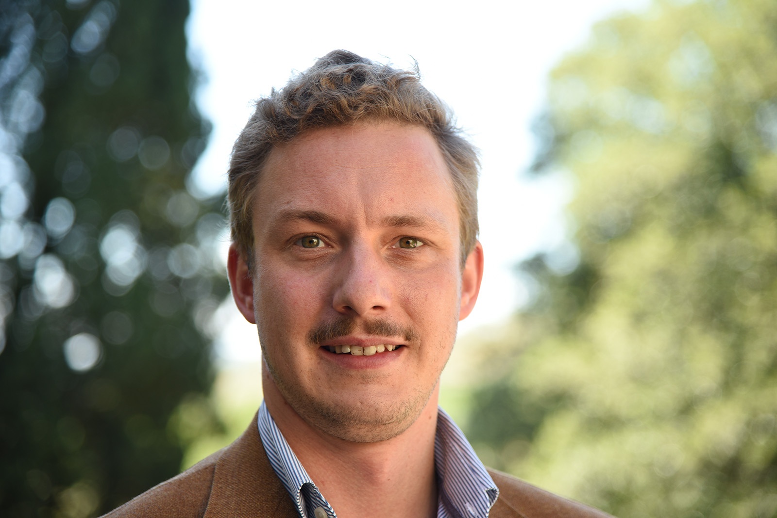 Portrait photo of Dustin Klinger